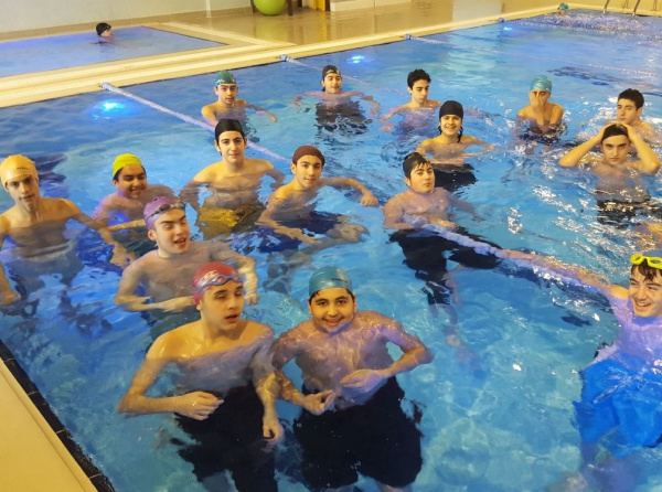 Gençlerimiz Yüzme Aktivitesinde